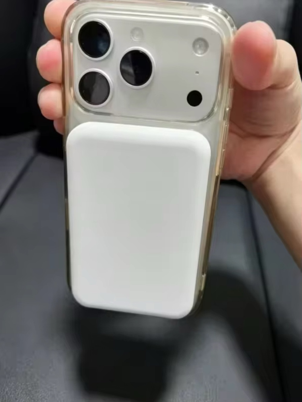 Lenovo White Magnetic Wireless Phone Charger Power Bank . 50,000 mah